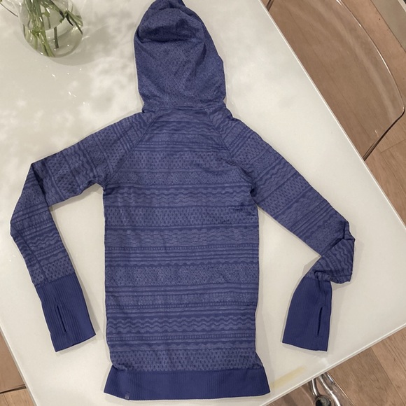 Lululemon Rest Less Hoodie
Gatsby Blue / White size 4 - Picture 3 of 3